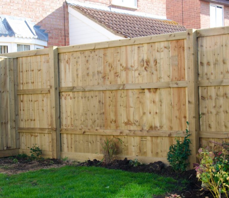 thumbnail image 2 of Choosing Feather Edge Fencing | Jacksons Fencing 2 of 9
