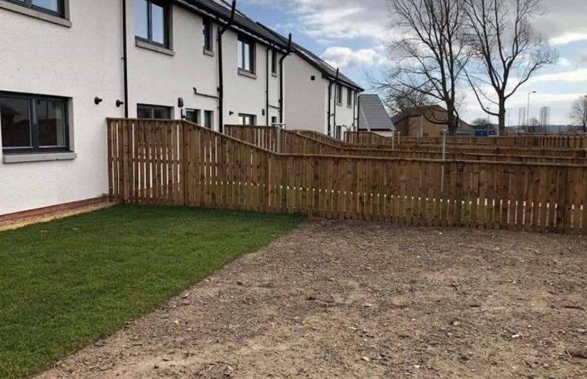 Slatted Fence with 25mm gap5